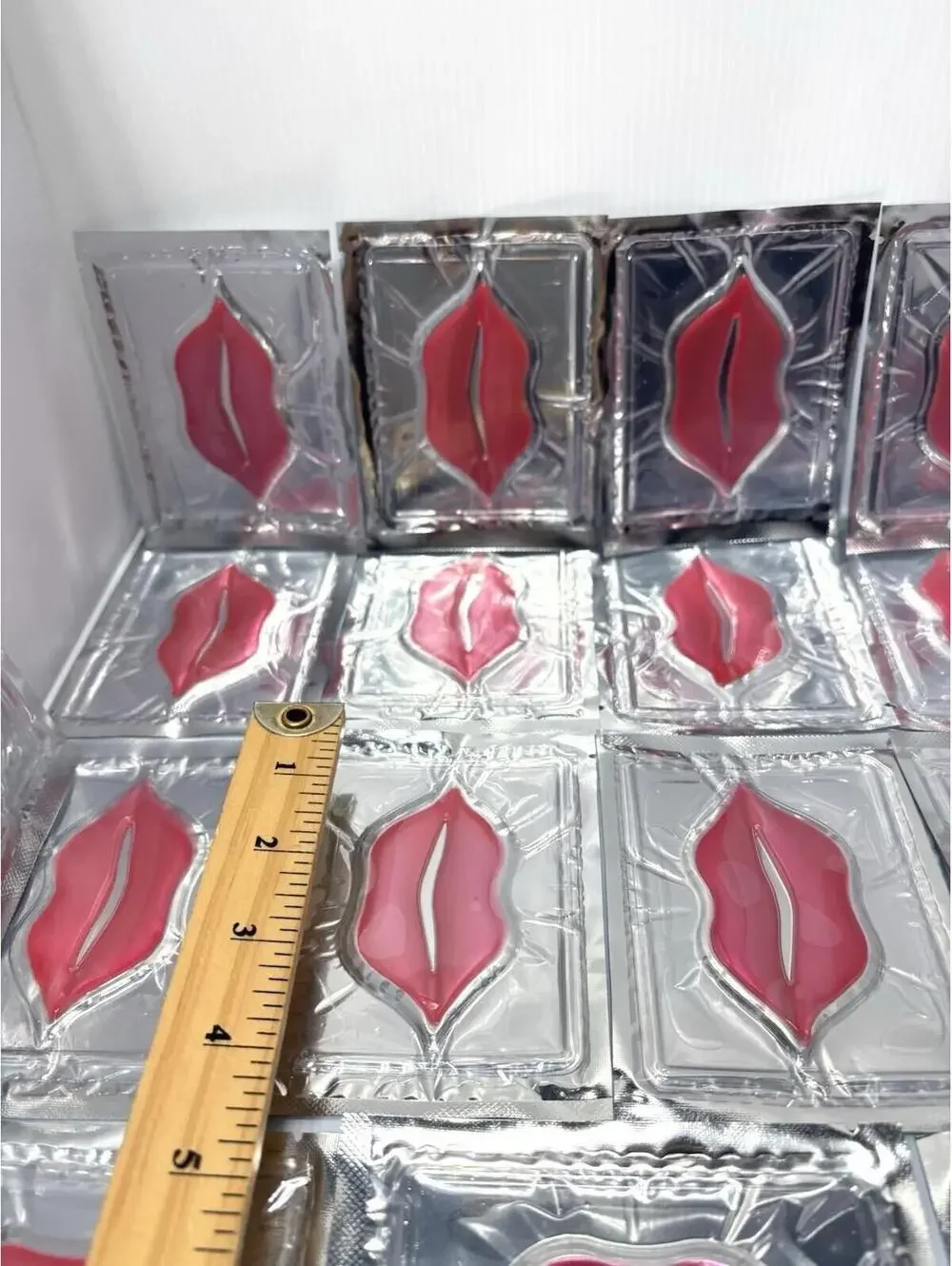 Pink Collagen Lip Mask 16PC Hydrating Gel Pads Moisturize Plump Lips Beauty NEW